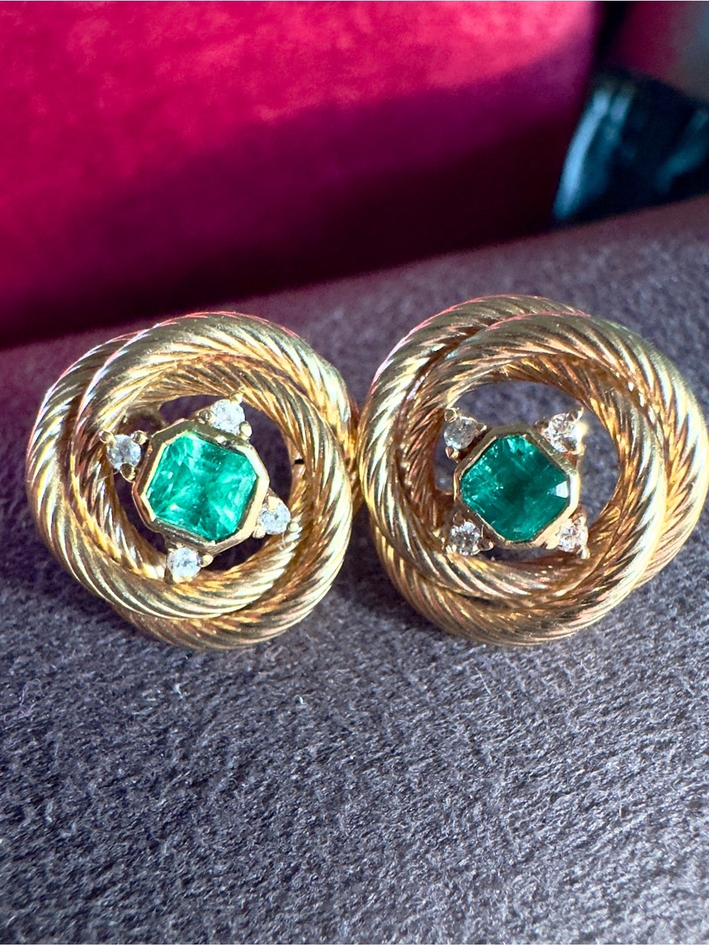 18k Emerald & Diamond Stud earrings - Picture 10 of 11